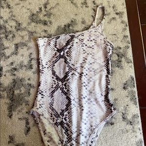Princess Polly one shoulder snakeskin body suit!